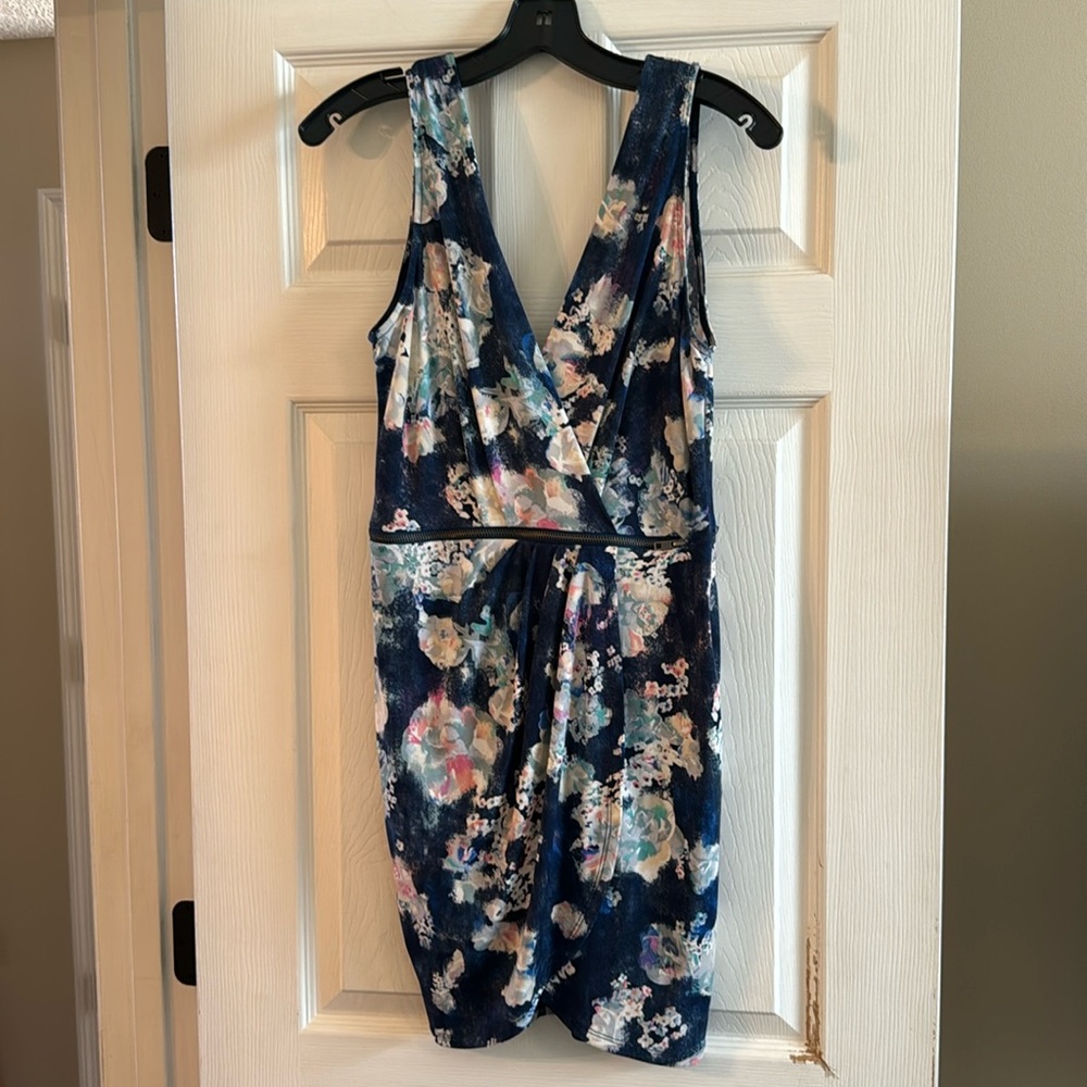 BCBGgeneration v neck floral wrap dress. Size 4.